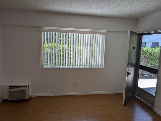 Building Photo - 642 Huntley Dr