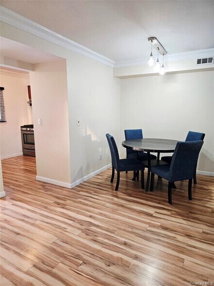 Building Photo - 199 Pointe Cir N