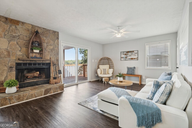 Building Photo - 8470 Lake Dr