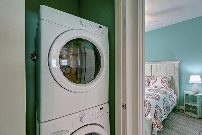 Building Photo - 1617 S Station St