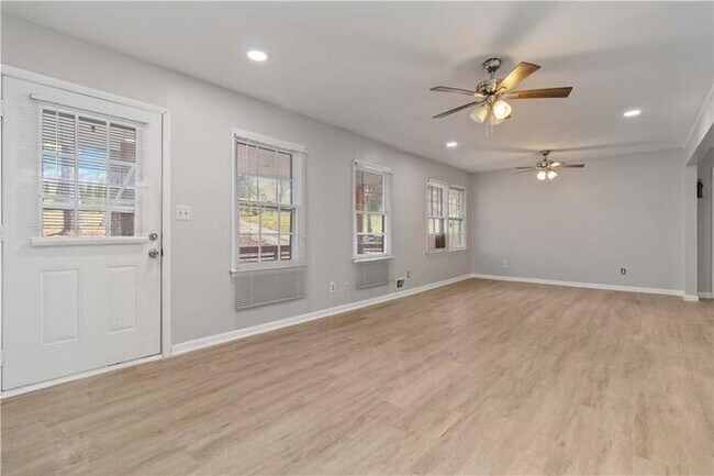 Building Photo - Spacious 3 Bedroom Ranch Home, Completely ...
