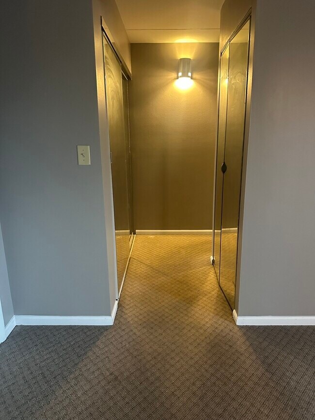 Building Photo - 1463 Mercury Dr