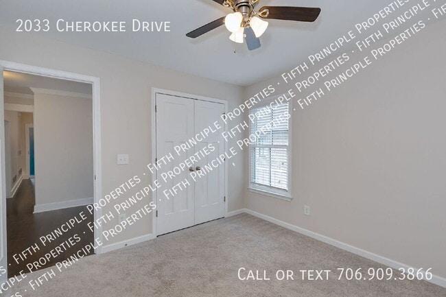 Building Photo - 2033 Cherokee Dr