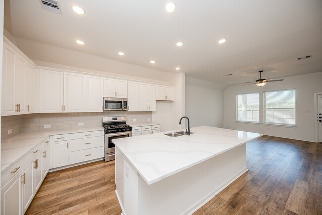 Building Photo - 42514 Summer Crst Rd