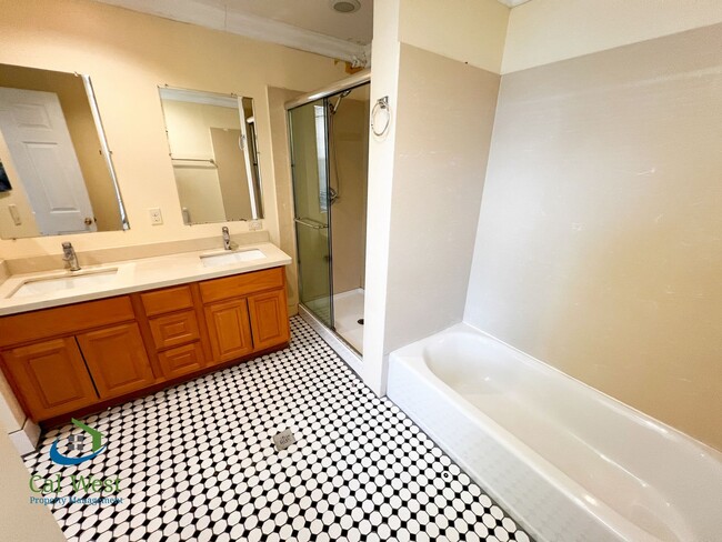 Building Photo - $5800 - Spacious 5 Beds 4 baths with large...