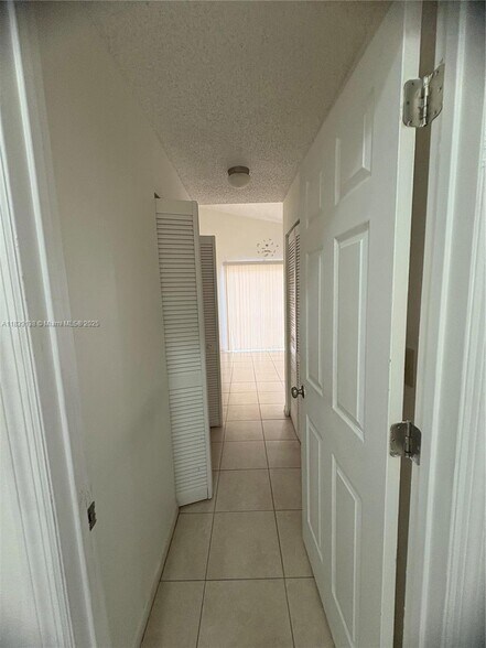 Building Photo - 5625 W 26th Ct