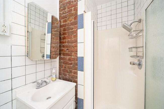 Building Photo - 74 Colgate St