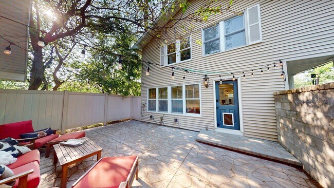 Building Photo - 1625 N Union St