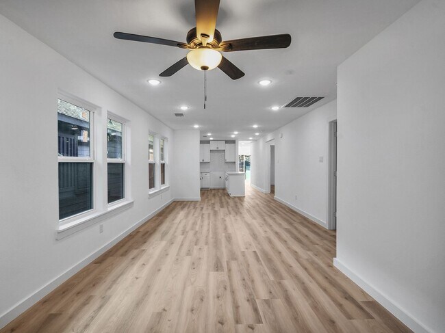 Building Photo - ? 3 Bed / 2.5 Bath Duplex – Spacious & Move-In Ready! ?