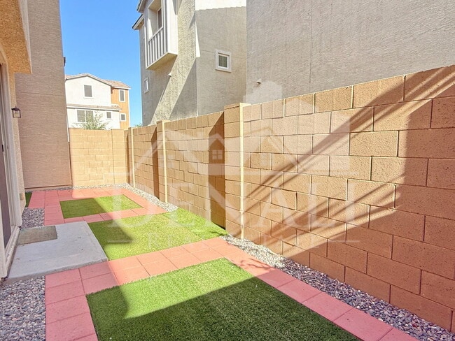 Building Photo - 731 W Winchester Dr