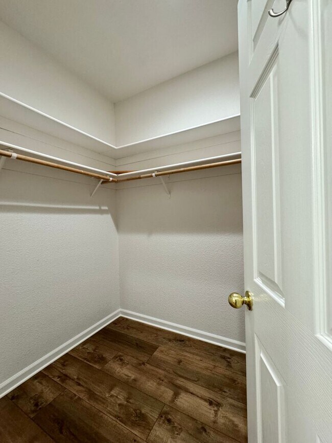 Building Photo - 3 Bedrooms, 2 1/2 Bathrooms, Serene Napa Setting