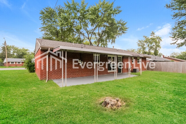 Building Photo - 307 W Martindale Rd