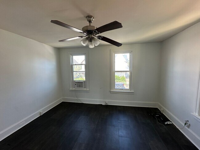 Building Photo - 404 4th St