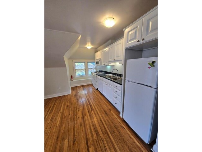 Building Photo - 1712 W 31st St