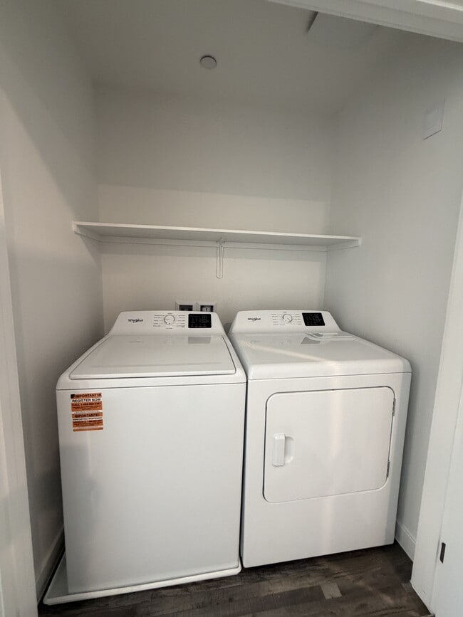 Building Photo - 925 Violet Heron St