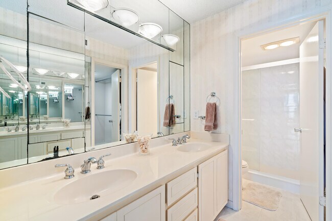 Building Photo - 5380 N Ocean Dr