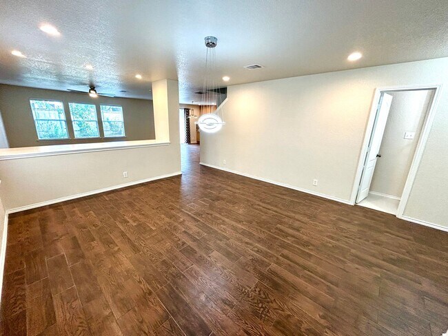 Building Photo - *MOVE IN SPECIAL* Beautiful 4-Bedroom Home Near UTSA & La Cantera! AVAILABLE NOW!