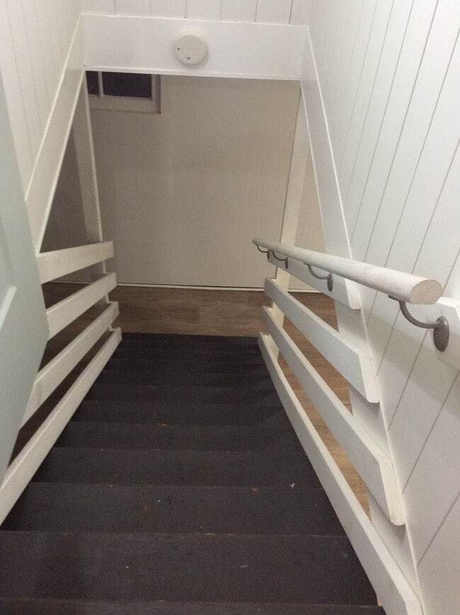 Building Photo - Browns Point Beauty! Spacious 2BDRM/1.75 BATH Home with Partial View of the Sound!