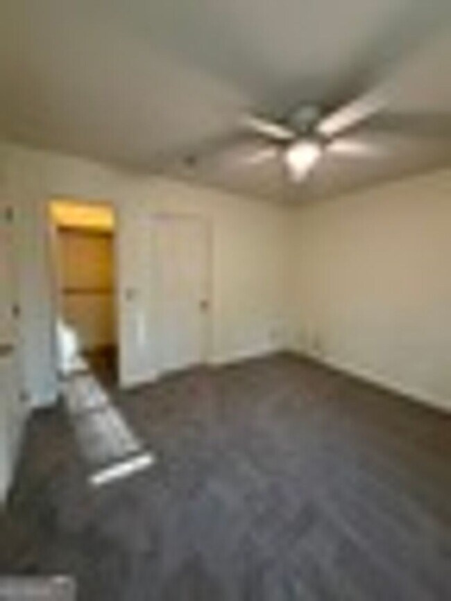 Building Photo - 444 Admiral's Walk Dr