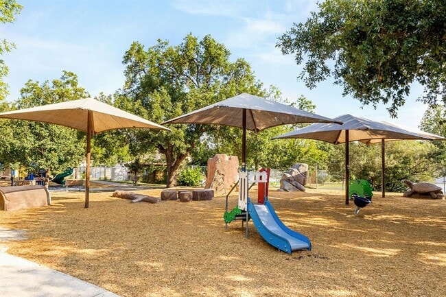 Building Photo - 4312 Rosedale Ave