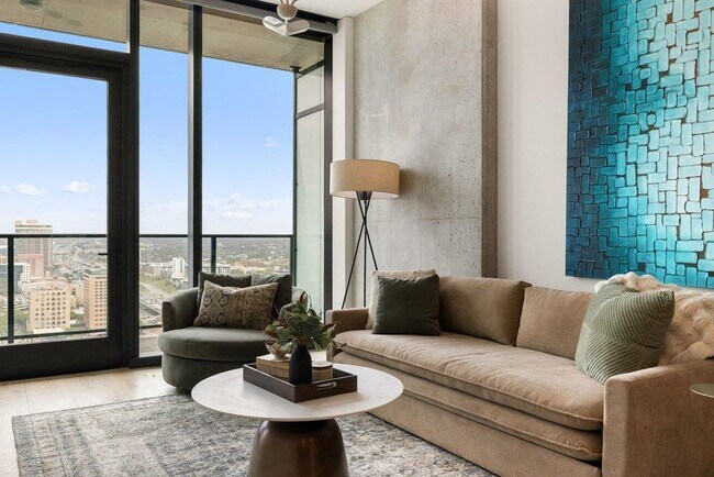 Building Photo - 610 Davis St