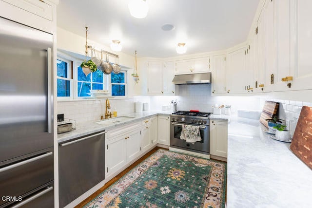 Building Photo - 4053 Cromwell Ave