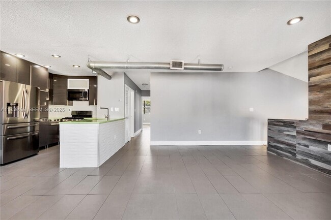 Building Photo - 10639 SW 113th Pl