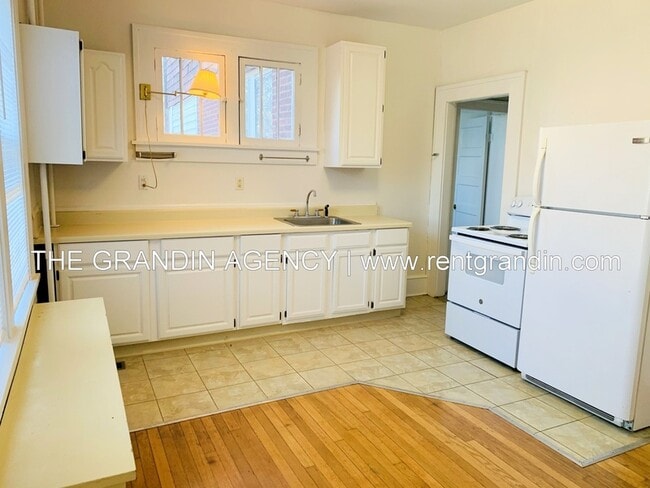 Building Photo - 2102 Westover Ave SW