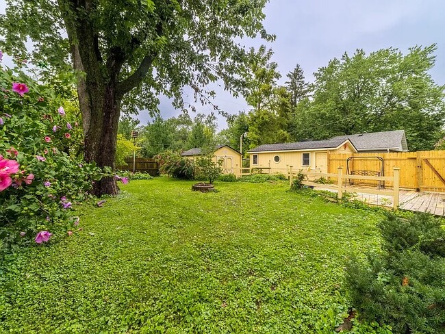 Building Photo - Rutledge Home