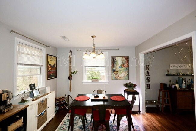 Building Photo - 3012 Elmbrook Rd