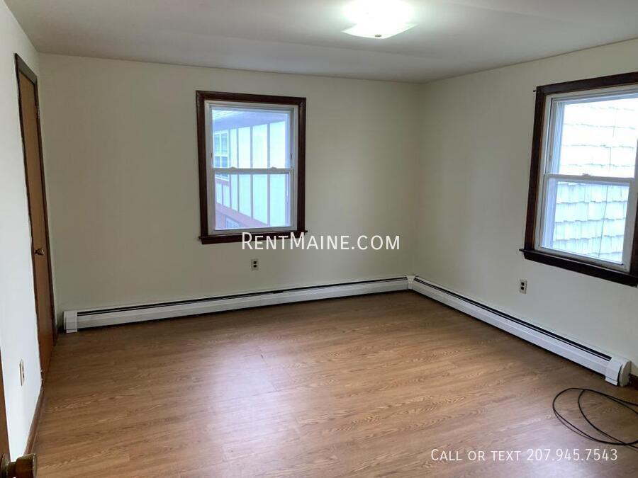 Building Photo - 13 Hemlock St