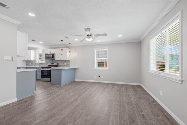 Building Photo - 3518 Avenue H