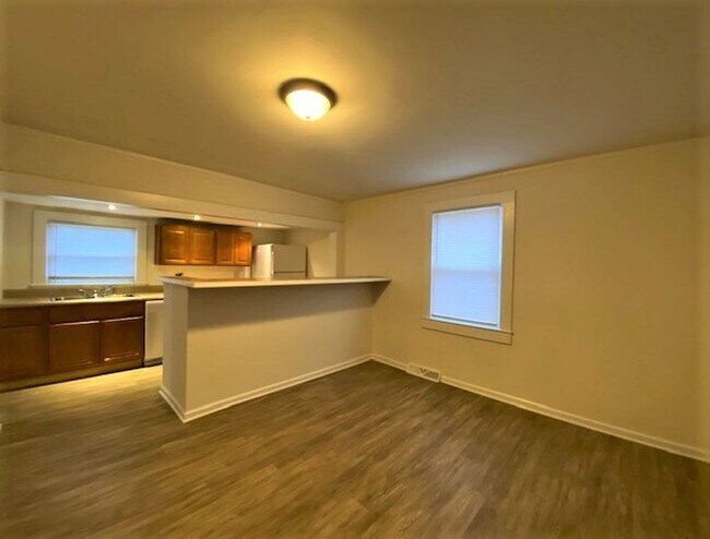 Building Photo - 1/2 MO/OFF SPECIAL - 3 bed/2 bath Fenced yard