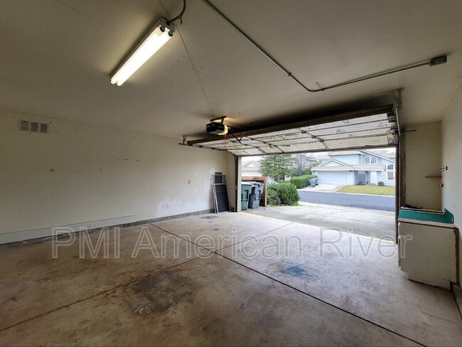 Building Photo - 5628 Bolton Way