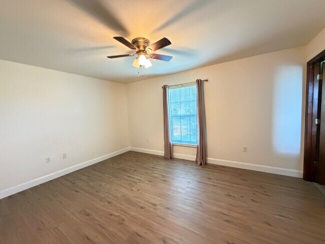 Building Photo - Large 2 Bedroom PSJ