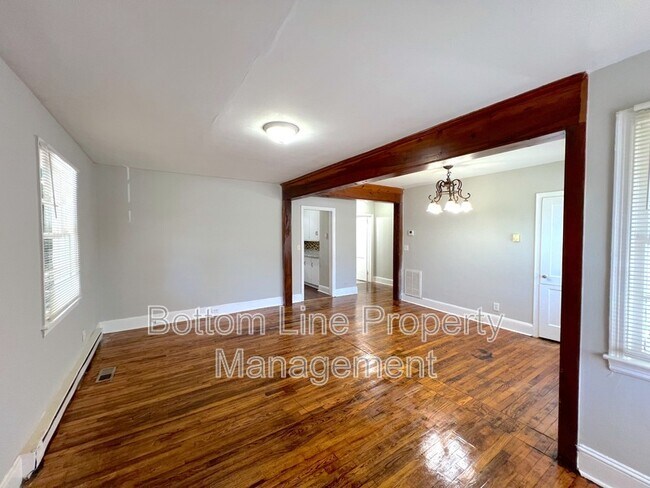 Building Photo - 3141 Columbus Cir