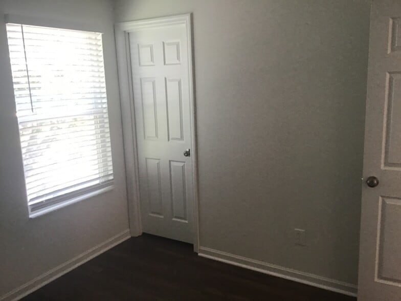 Building Photo - 3096 Stony Hollow Ct