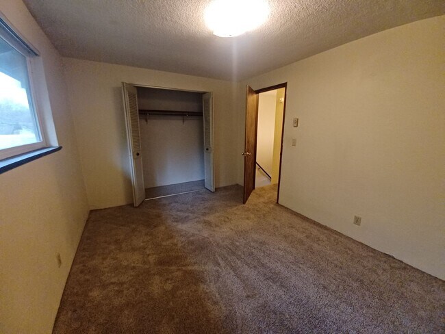 Building Photo - Gama08~1232 W 8th Ave.