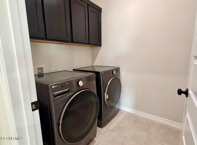 Building Photo - 7409 Scarlet Oak Pl