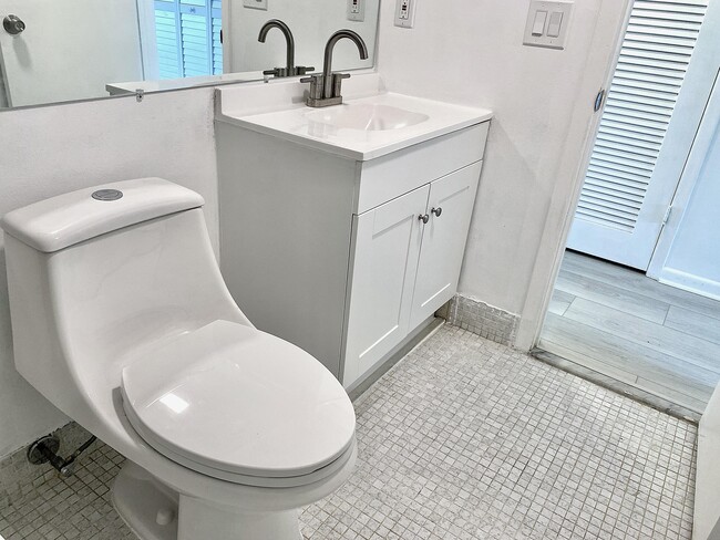 Building Photo - 98 Tilford Pl