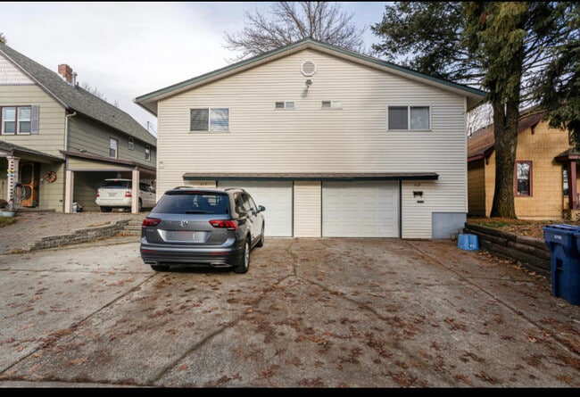 Exterior - 417 E Foster Ave