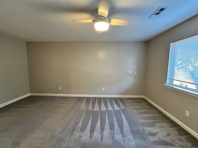 Building Photo - Charming & Spacious 3 Bed | 2 Bath Home | Updated w Large Yard!
