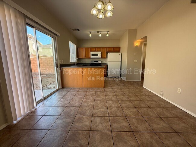 Building Photo - 3930 W Irwin Ave