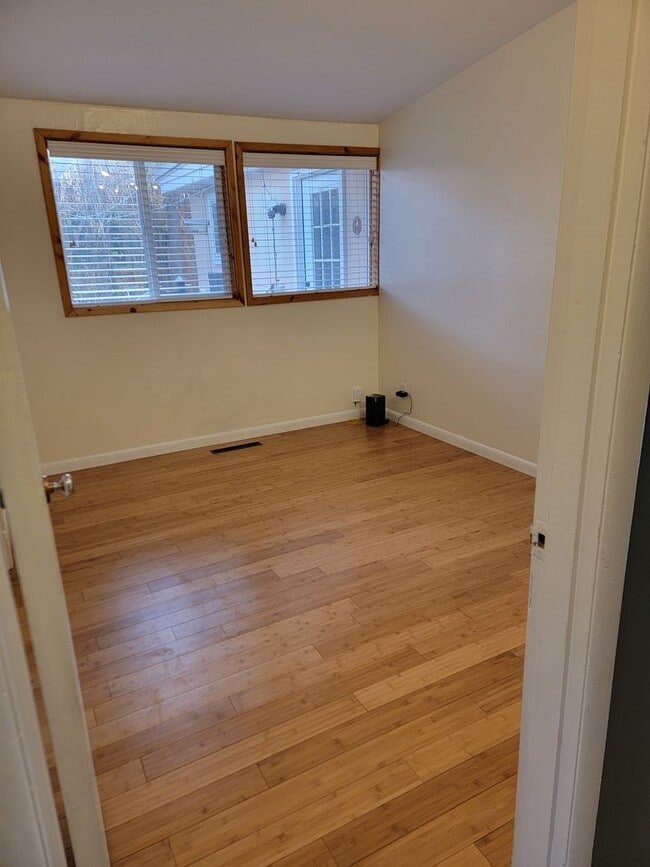 Building Photo - UTILITIES INCLUDED