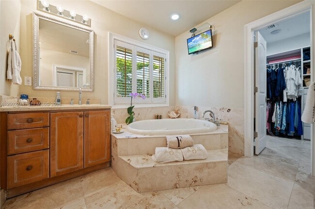 Building Photo - 10740 SW 74th Ct