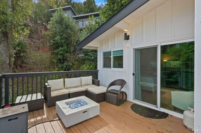 Building Photo - Beautiful home on the hills in Mill Valley