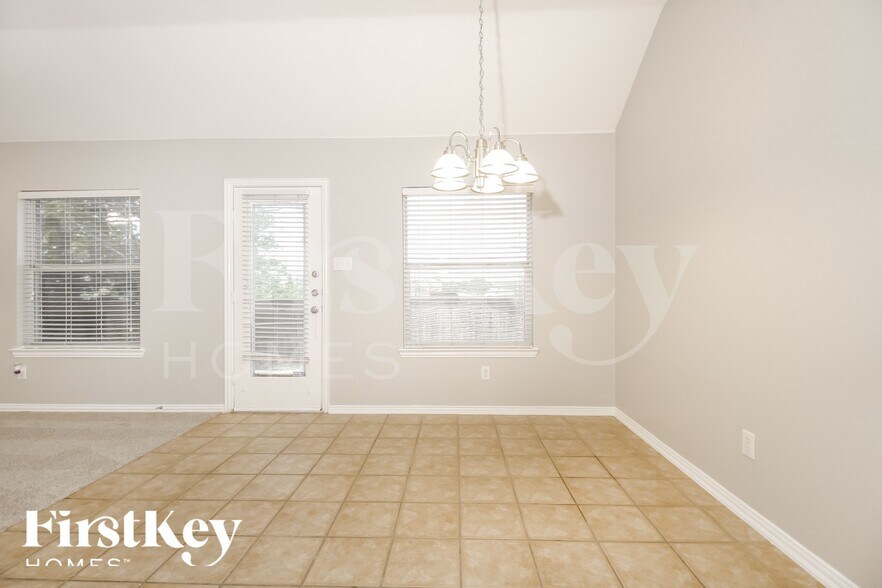 Building Photo - 8 Willowstone Ct