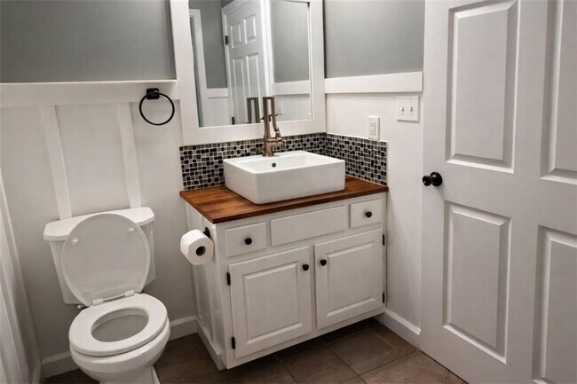 Building Photo - 3310 Southshore Ln