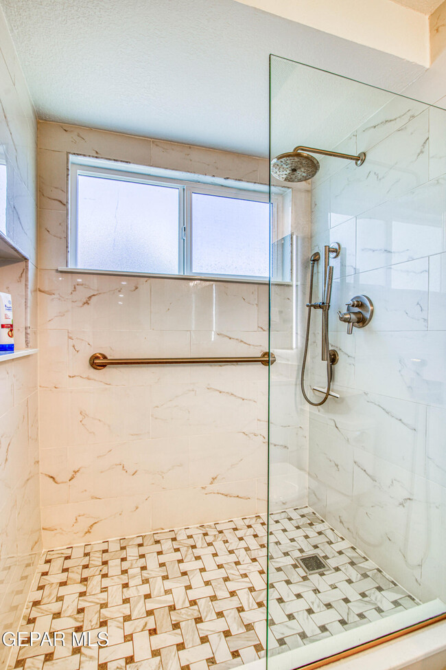 Building Photo - 6205 Brisa Del Mar Dr