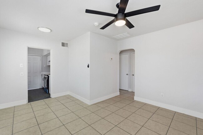 Building Photo - 1036 N 16th St